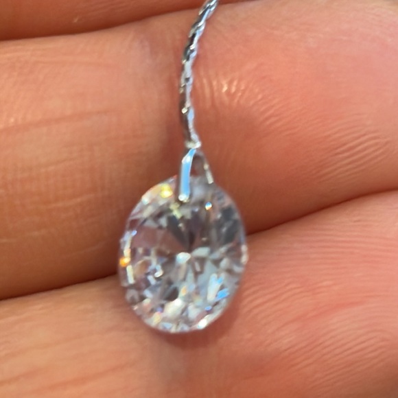 Round cut simulated diamond drop pendant necklace - Picture 5 of 8